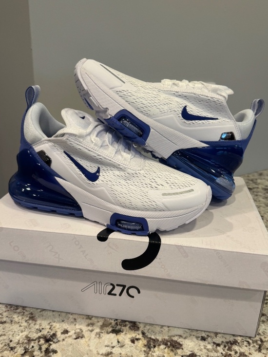 Shoes - Nike Air Max 270 Premium